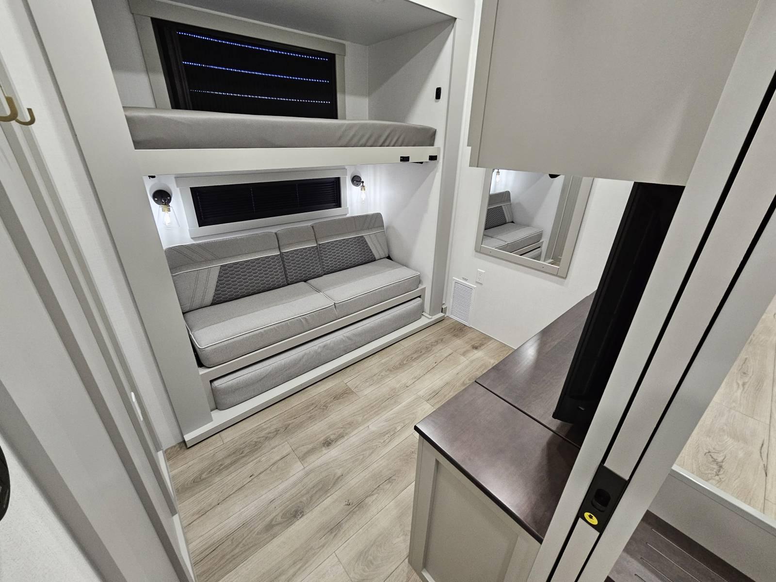 2026 Brinkley 2026 Brinkley Model Z - thumbnail 24