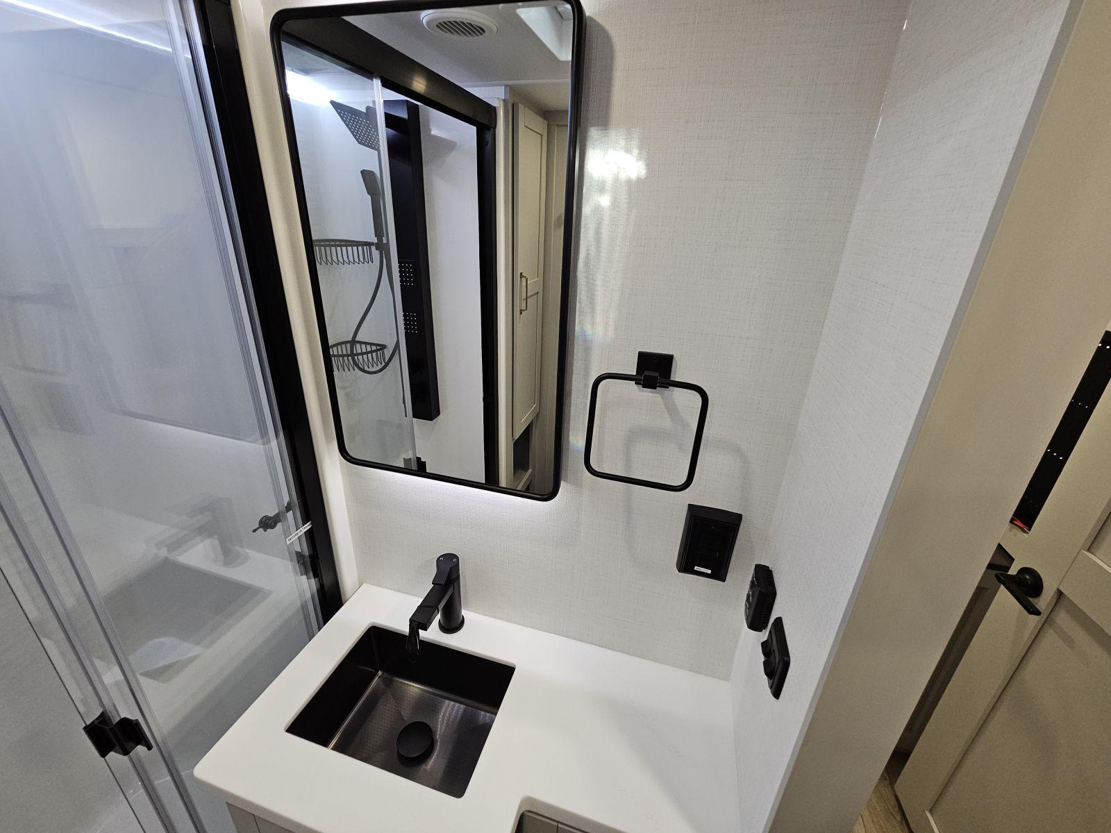 2026 Brinkley 2026 Brinkley Model Z - thumbnail 31