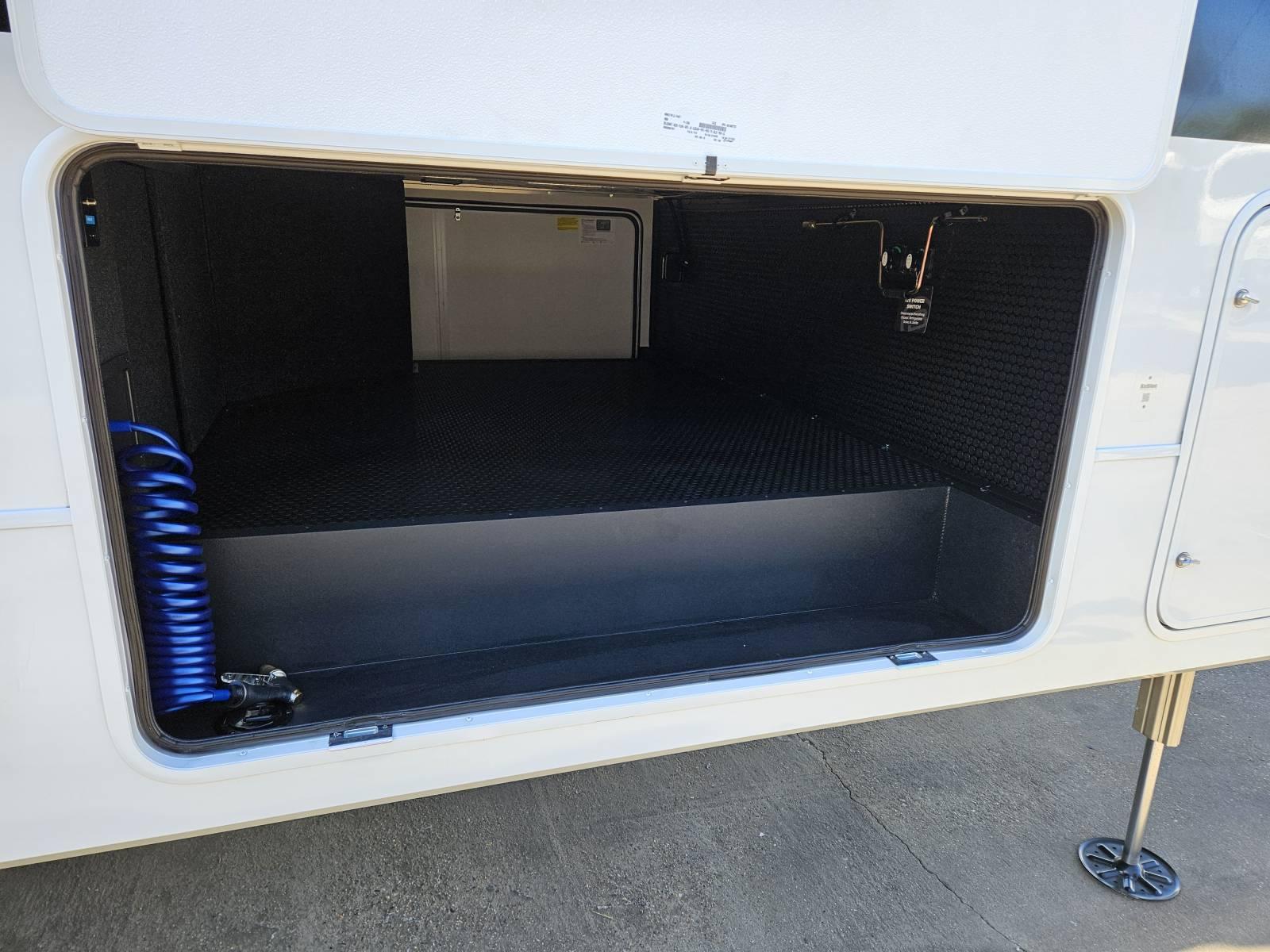 2026 Brinkley 2026 Brinkley Model Z - thumbnail 37