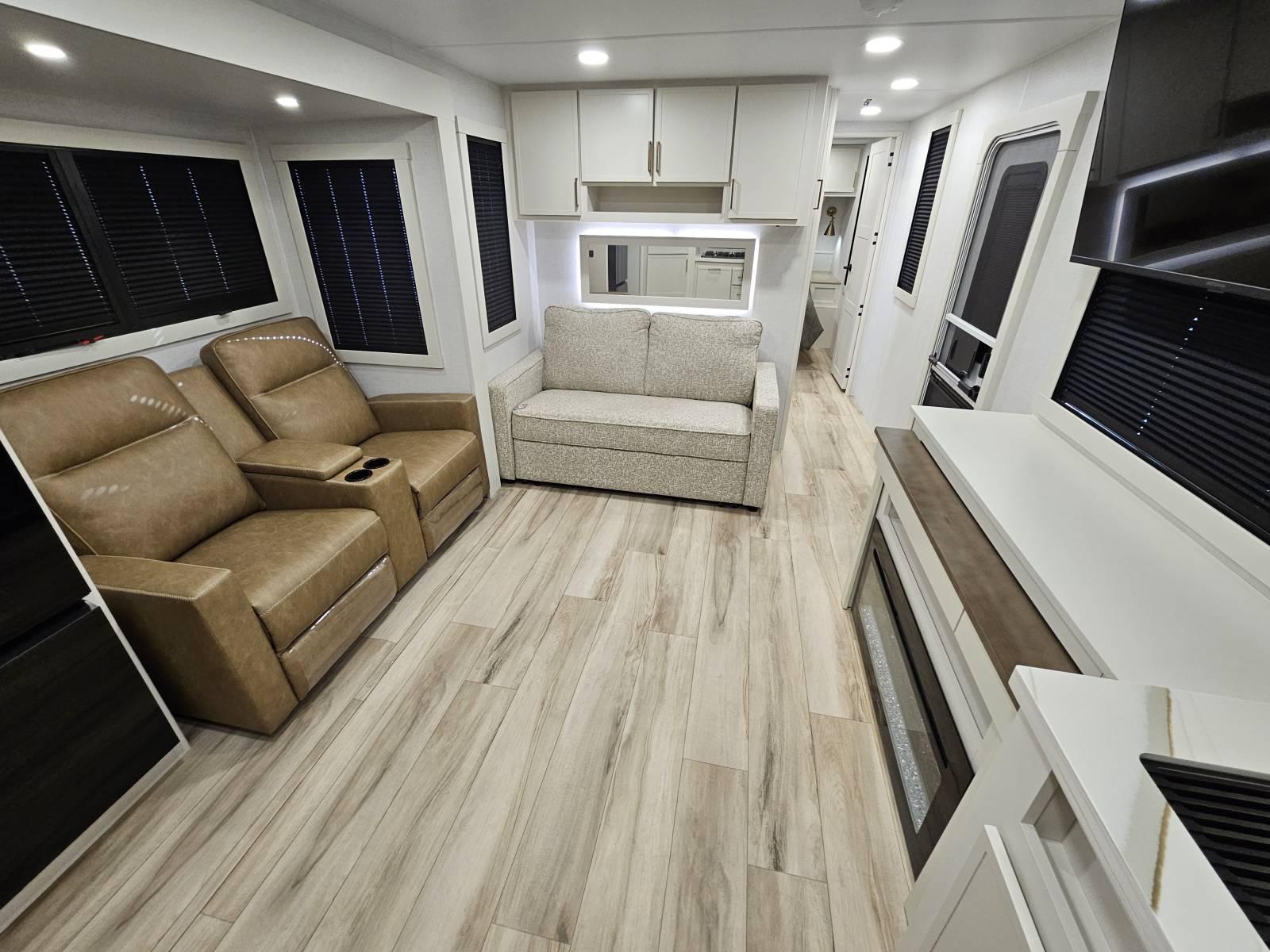 2026 Brinkley 2026 Brinkley Model I - thumbnail 5