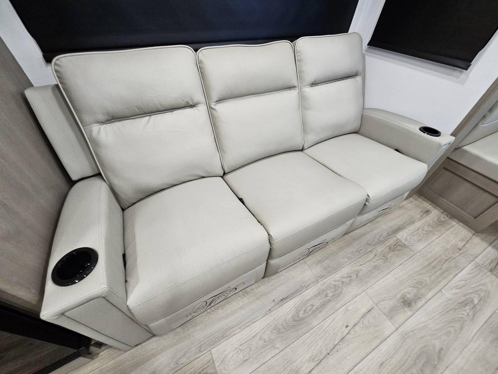 2026 Grand Design 2026 Grand Design Reflection 150 Series - thumbnail 6