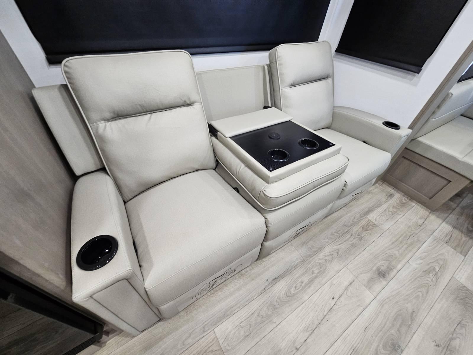 2026 Grand Design 2026 Grand Design Reflection 150 Series - thumbnail 7