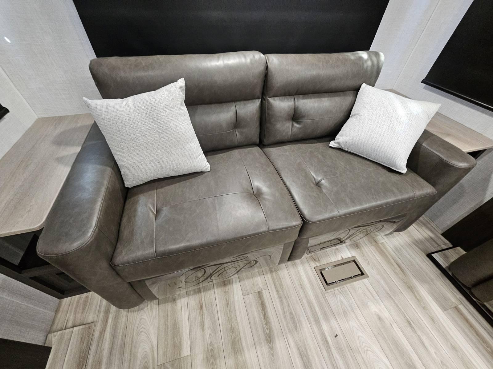 2026 Venture RV 2026 Venture RV SportTrek Touring Edition - thumbnail 6