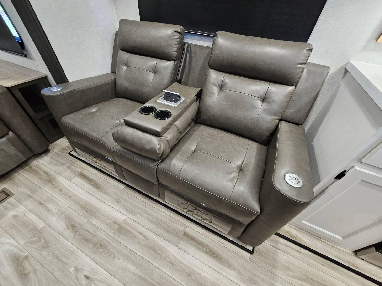 2026 Venture RV 2026 Venture RV SportTrek Touring Edition - thumbnail 7