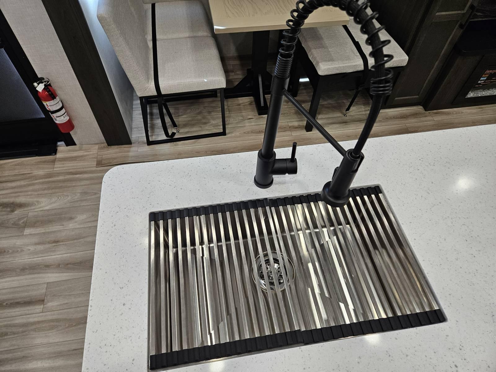 2026 Venture RV 2026 Venture RV SportTrek Touring Edition - thumbnail 11