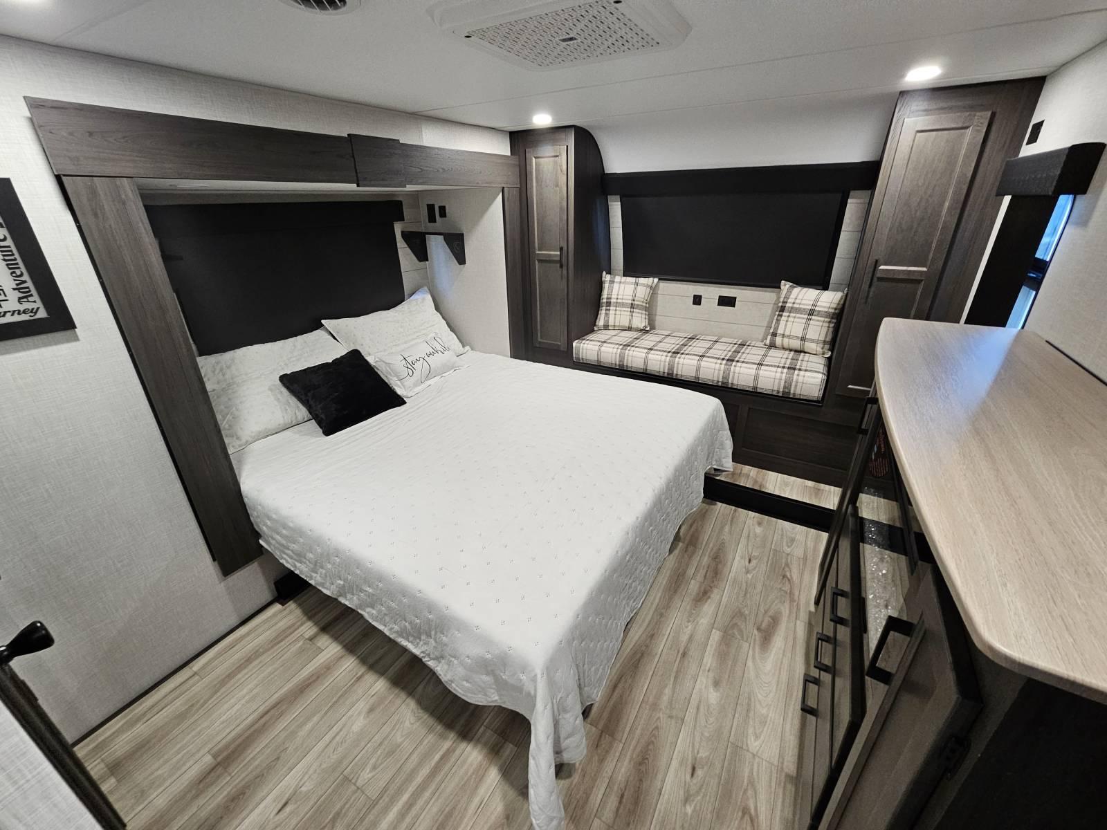 2026 Venture RV 2026 Venture RV SportTrek Touring Edition - thumbnail 16