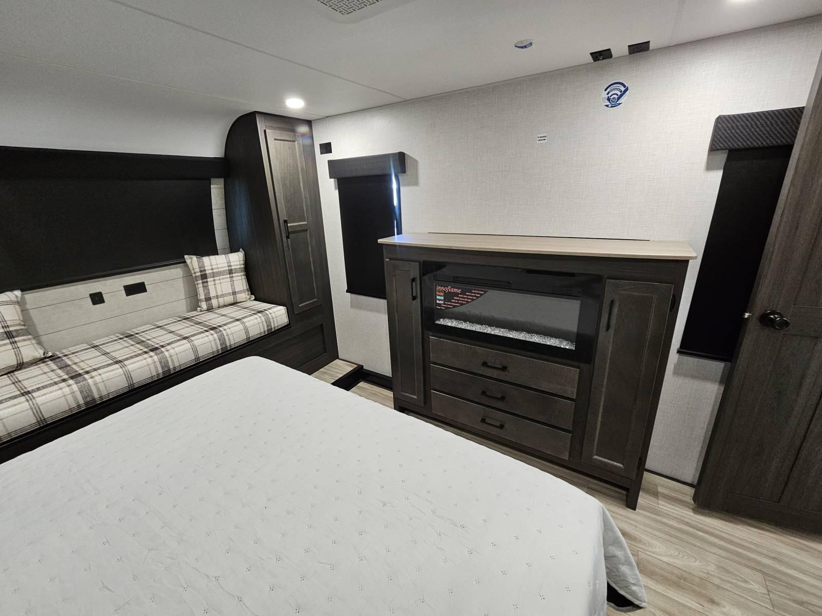 2026 Venture RV 2026 Venture RV SportTrek Touring Edition - thumbnail 18