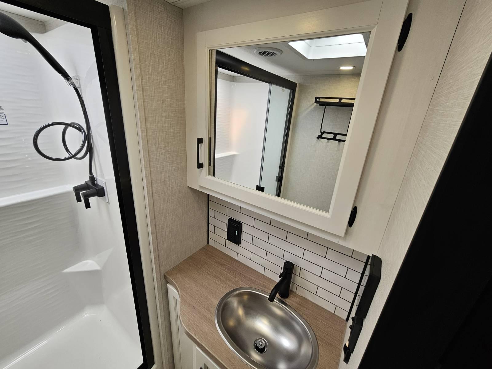 2026 Venture RV 2026 Venture RV SportTrek Touring Edition - thumbnail 23