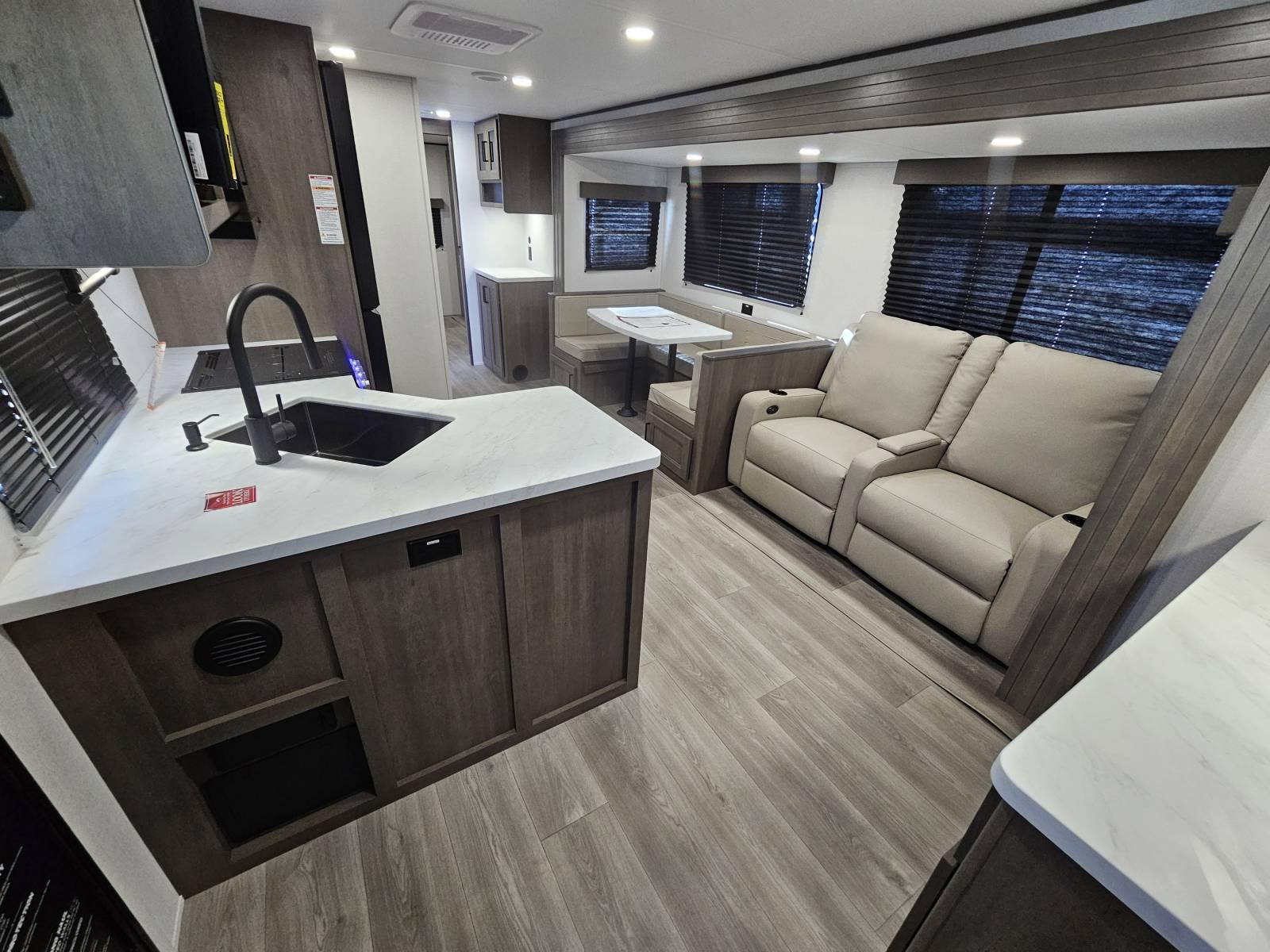 2026 Grand Design 2026 Grand Design Transcend - thumbnail 4