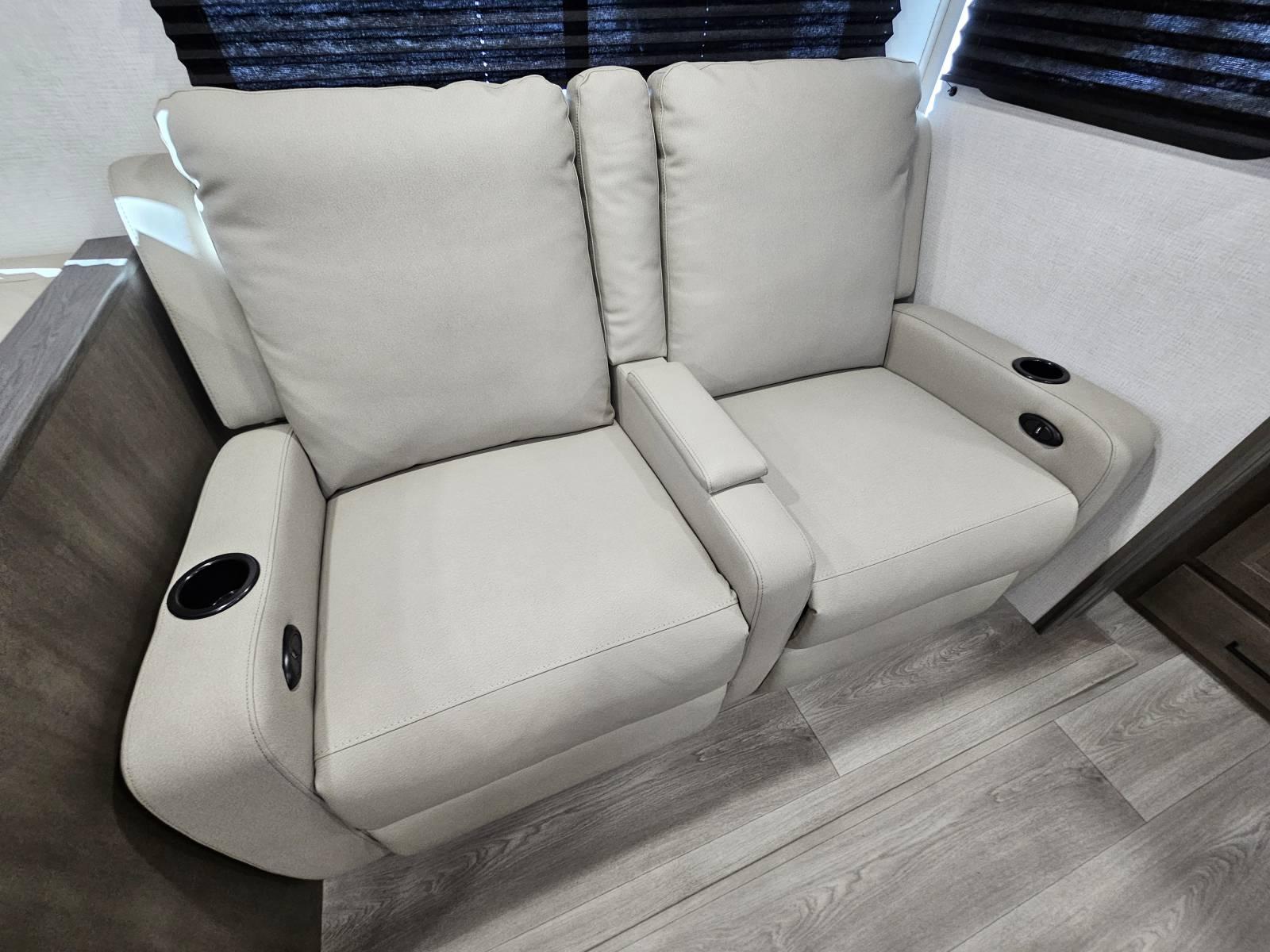 2026 Grand Design 2026 Grand Design Transcend - thumbnail 6