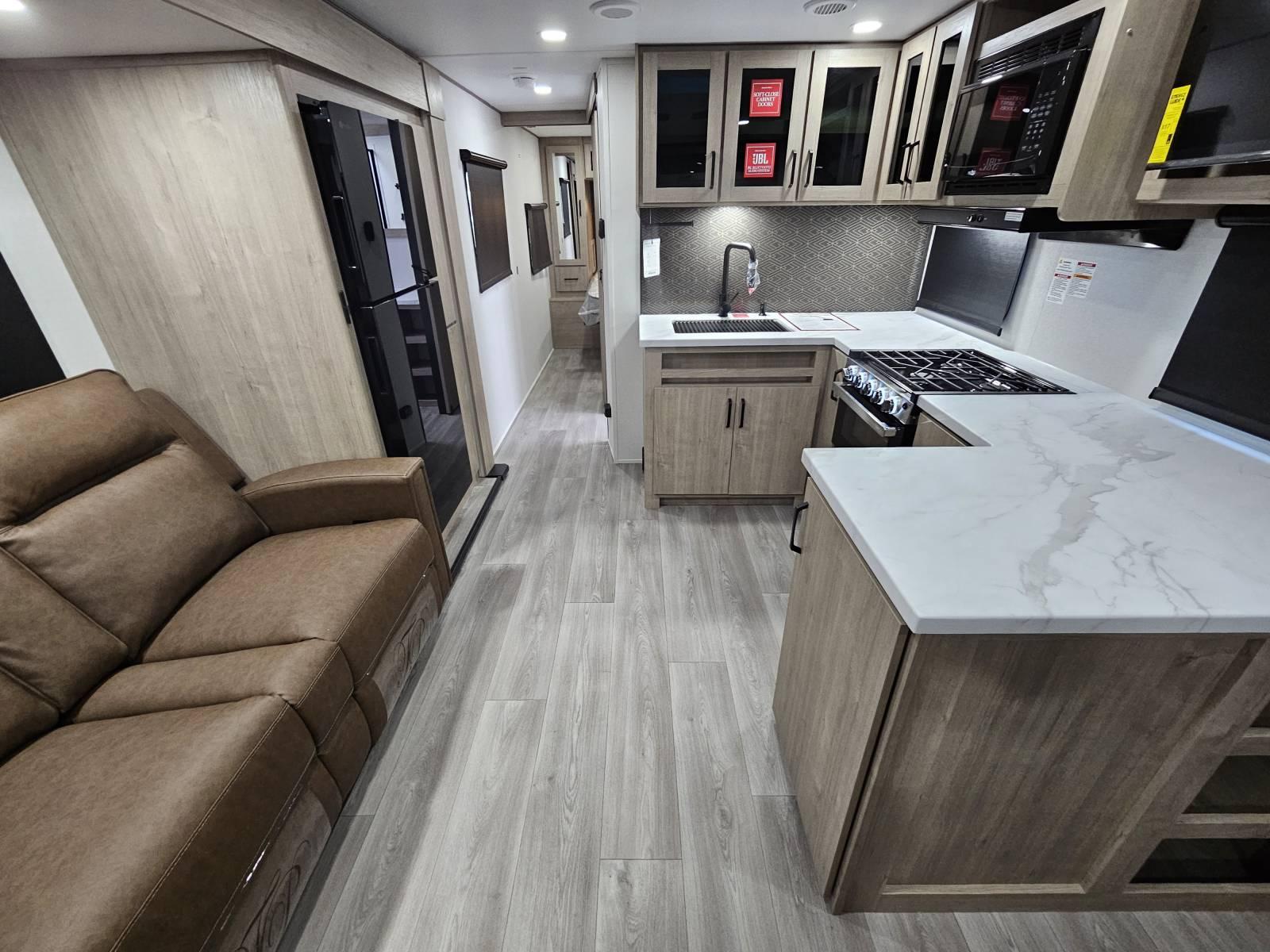 2026 Grand Design 2026 Grand Design Imagine XLS - thumbnail 4