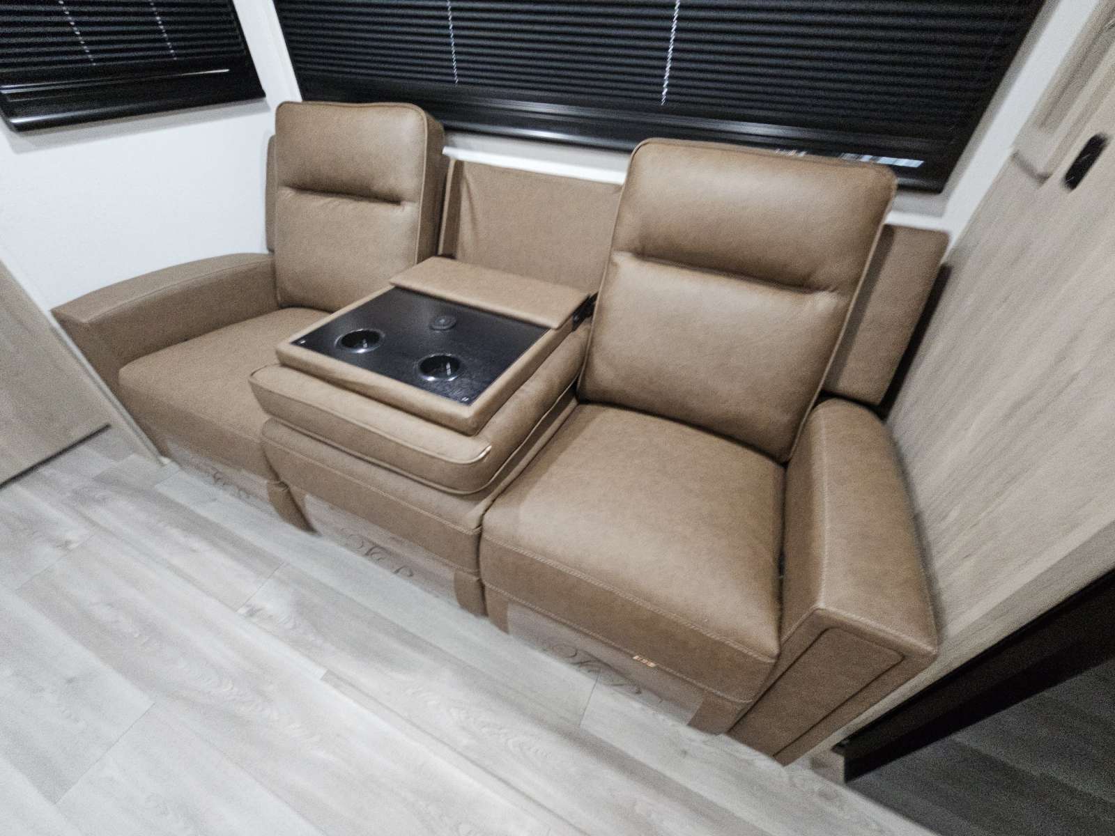 2026 Grand Design 2026 Grand Design Imagine - thumbnail 6