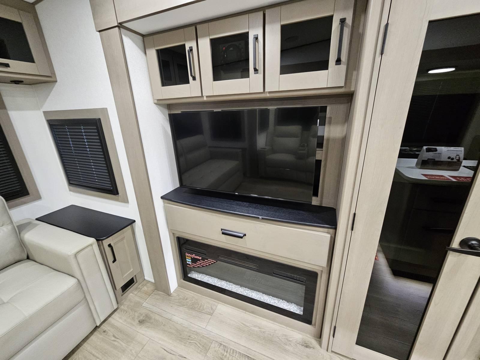 2026 Grand Design 2026 Grand Design Reflection - thumbnail 8