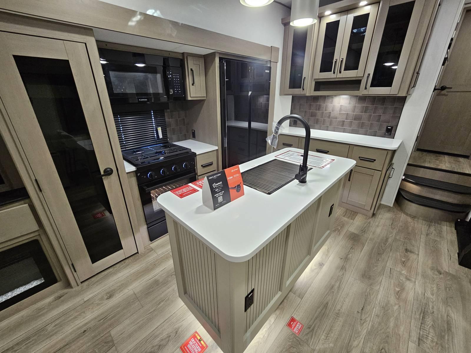 2026 Grand Design 2026 Grand Design Reflection - thumbnail 9