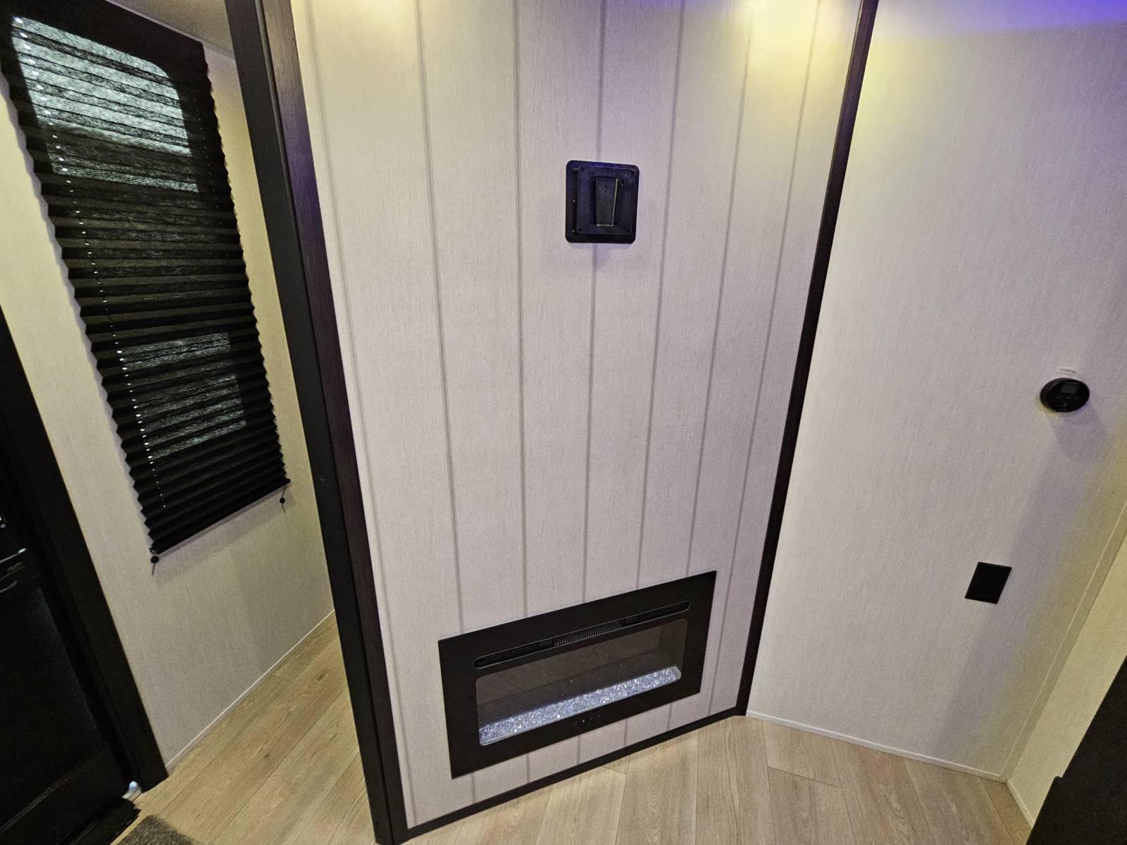 2026 Forest River 2026 Forest River Cherokee Grey Wolf - thumbnail 7