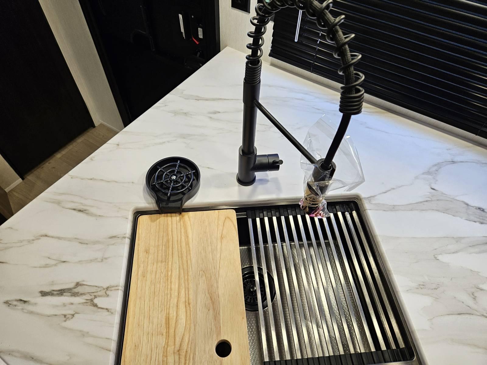 2026 Forest River 2026 Forest River Cherokee Wolf Den - thumbnail 10