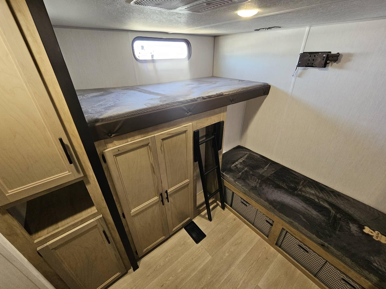 2026 Forest River 2026 Forest River Cherokee Wolf Den - thumbnail 17