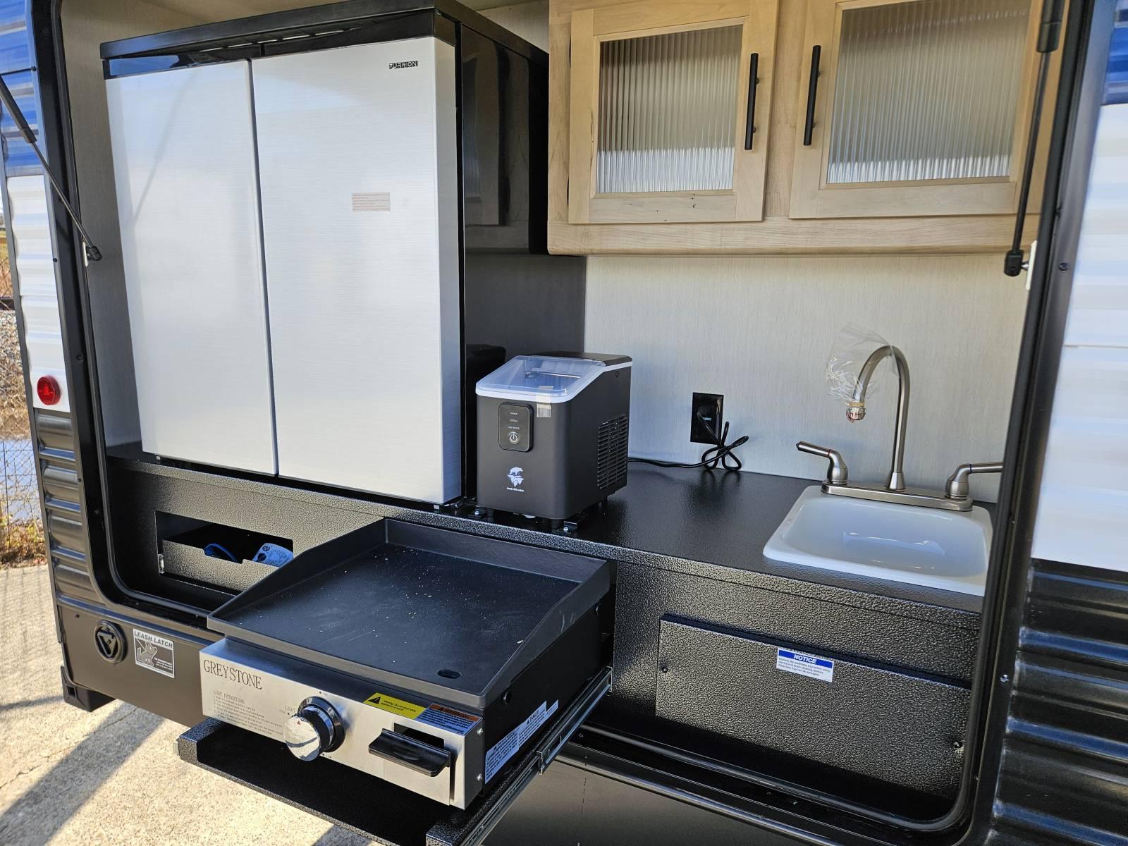 2026 Forest River 2026 Forest River Cherokee Wolf Den - thumbnail 24