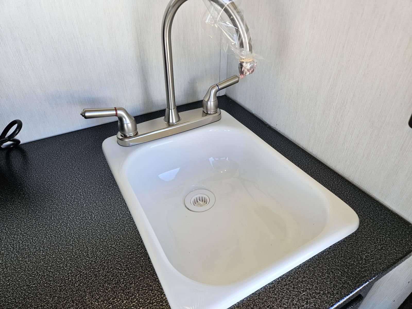 2026 Forest River 2026 Forest River Cherokee Wolf Den - thumbnail 26