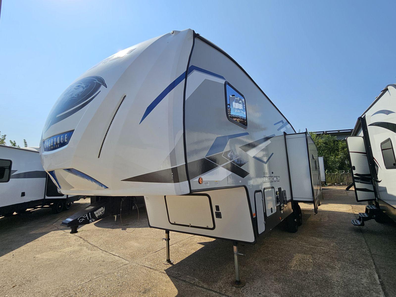 2023 Forest River 2023 Forest River Cherokee Arctic Wolf - thumbnail 3