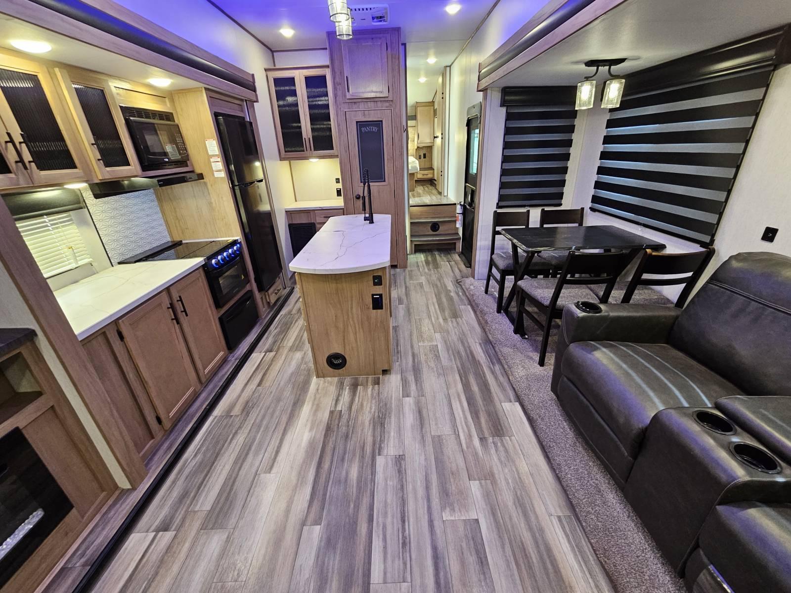 2023 Forest River 2023 Forest River Cherokee Arctic Wolf - thumbnail 5