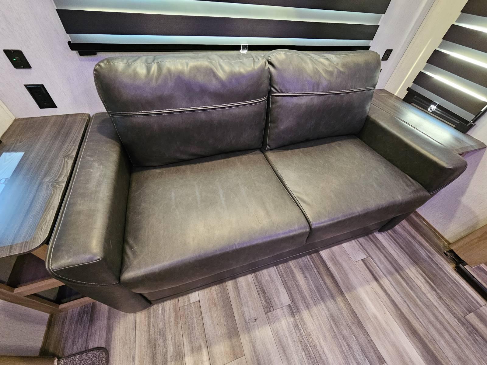 2023 Forest River 2023 Forest River Cherokee Arctic Wolf - thumbnail 6