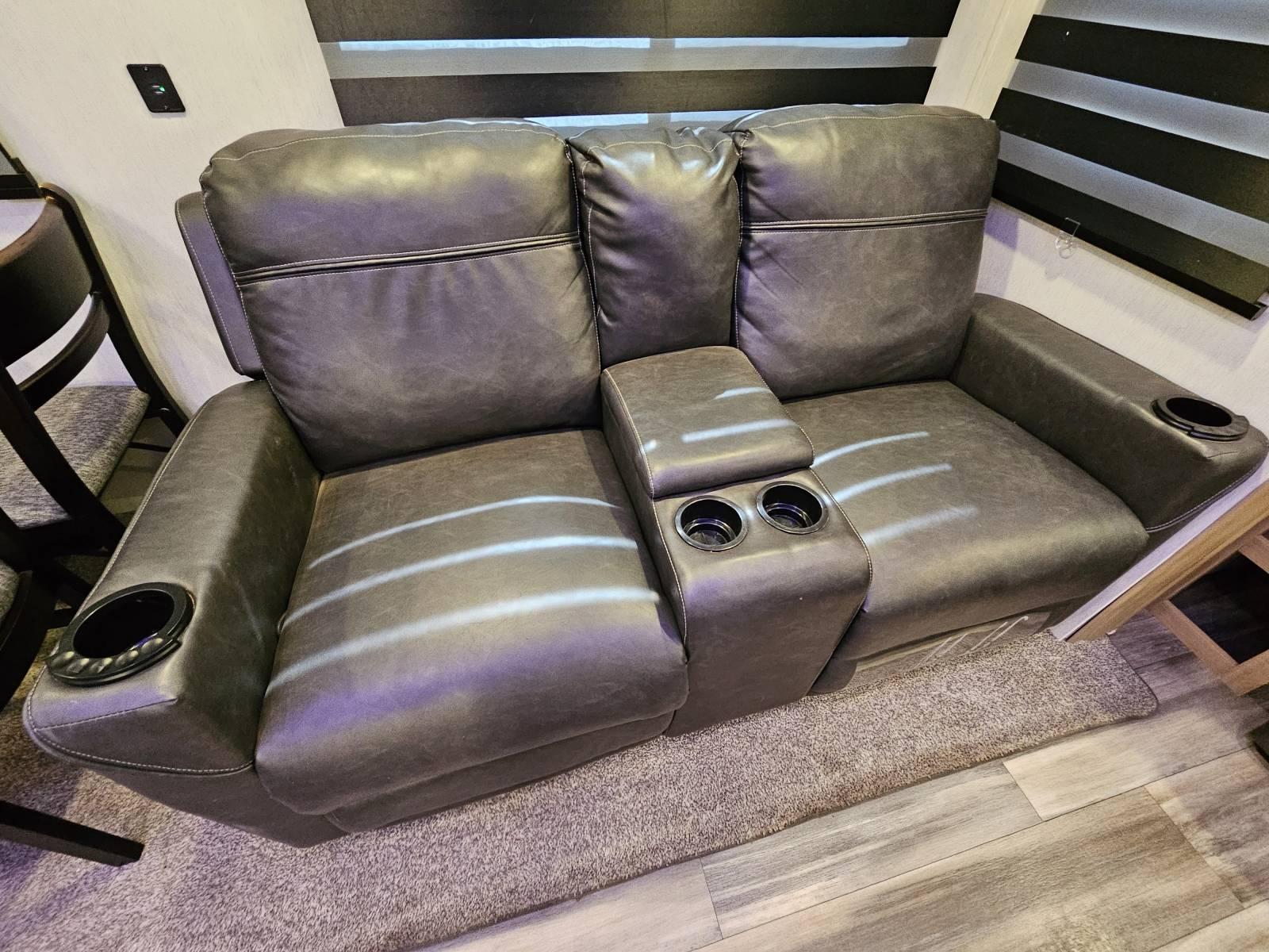 2023 Forest River 2023 Forest River Cherokee Arctic Wolf - thumbnail 7