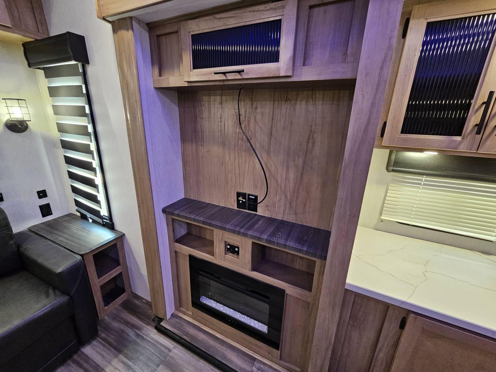 2023 Forest River 2023 Forest River Cherokee Arctic Wolf - thumbnail 8