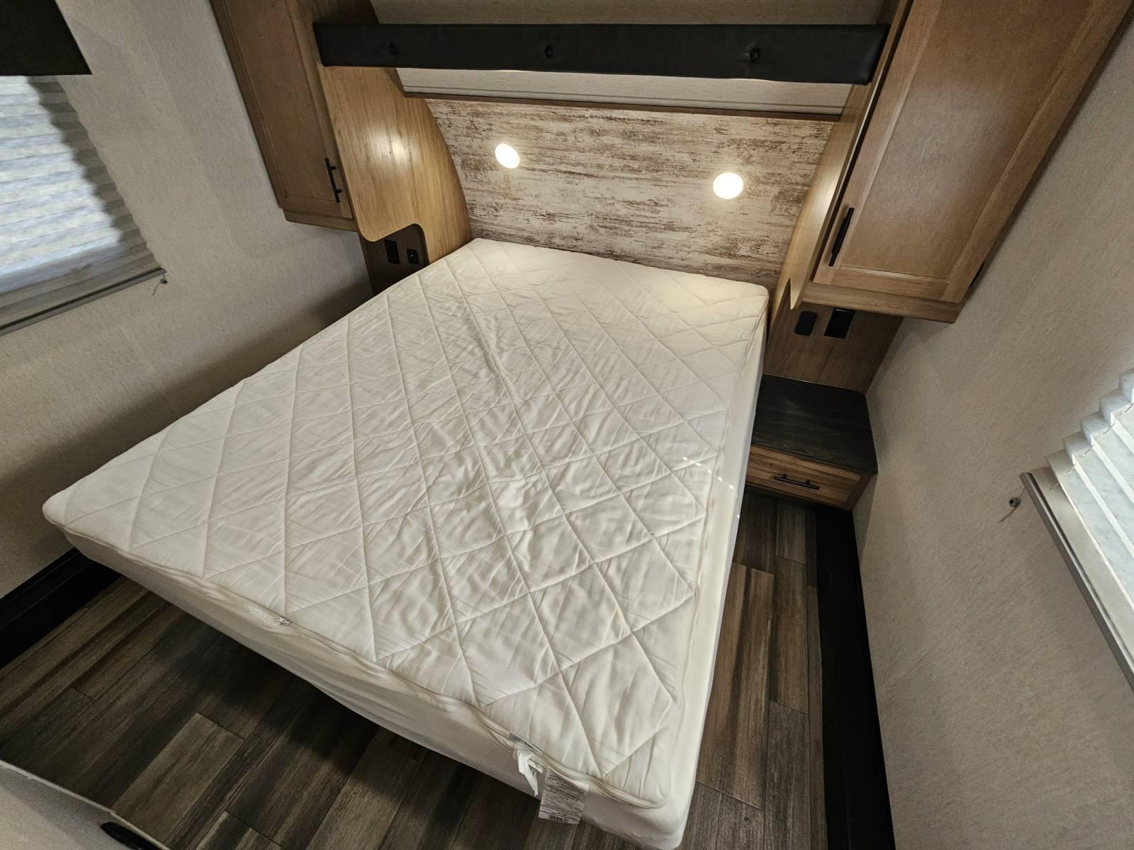 2023 Forest River 2023 Forest River Cherokee Arctic Wolf - thumbnail 16