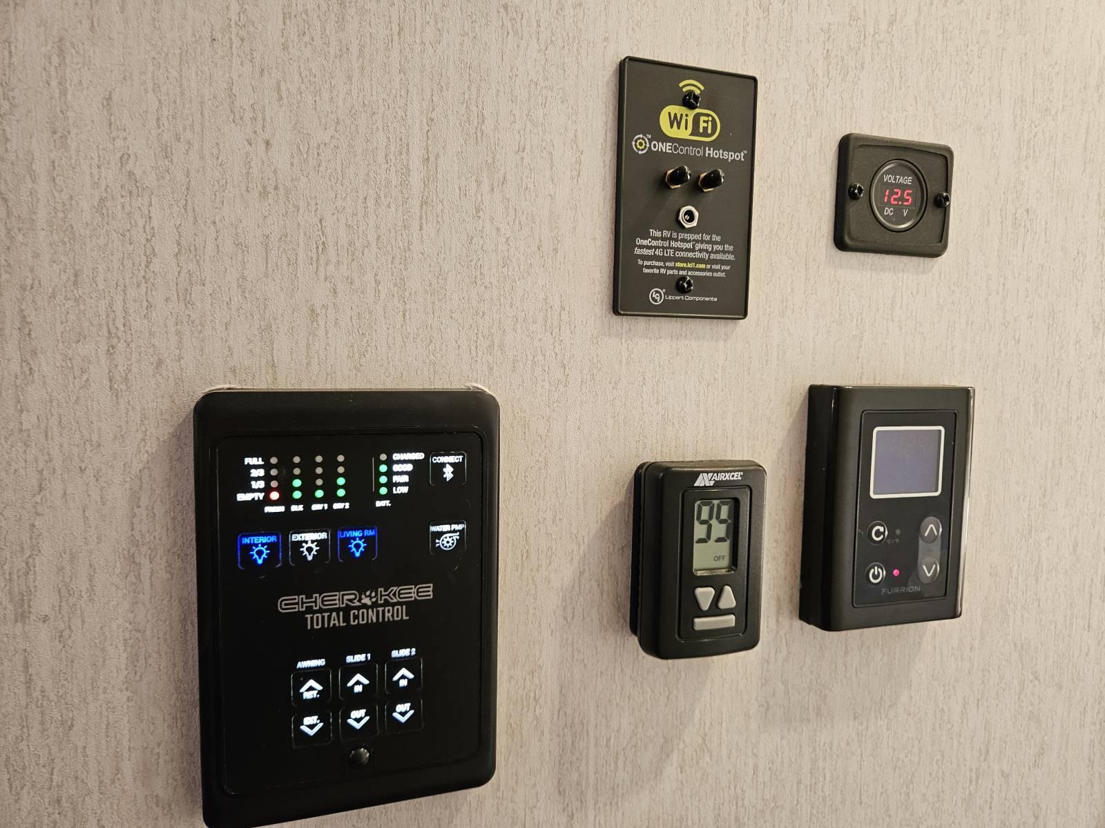 2023 Forest River 2023 Forest River Cherokee Arctic Wolf - thumbnail 21