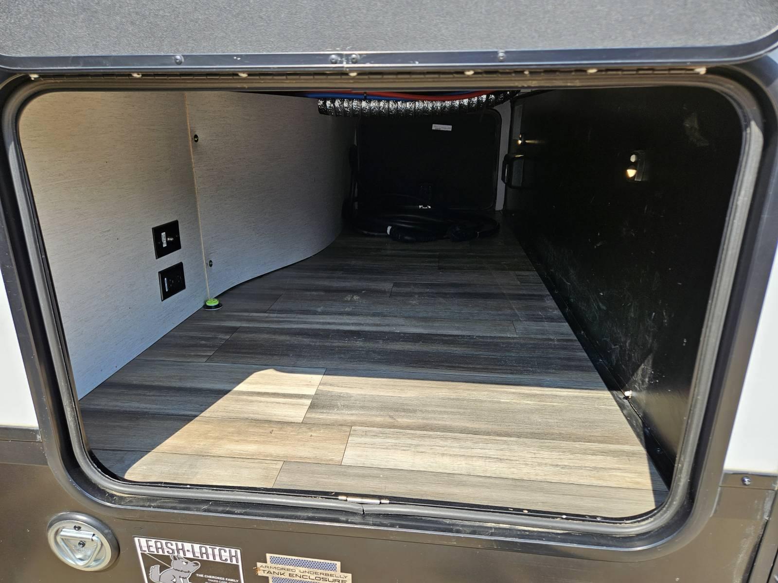 2023 Forest River 2023 Forest River Cherokee Arctic Wolf - thumbnail 22