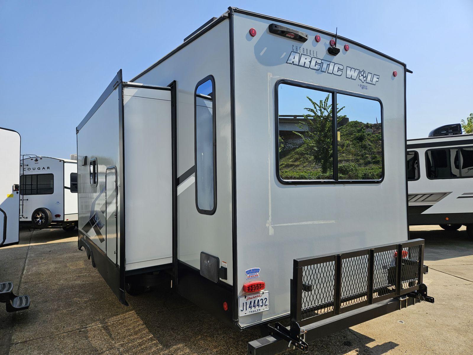 2023 Forest River 2023 Forest River Cherokee Arctic Wolf - thumbnail 31