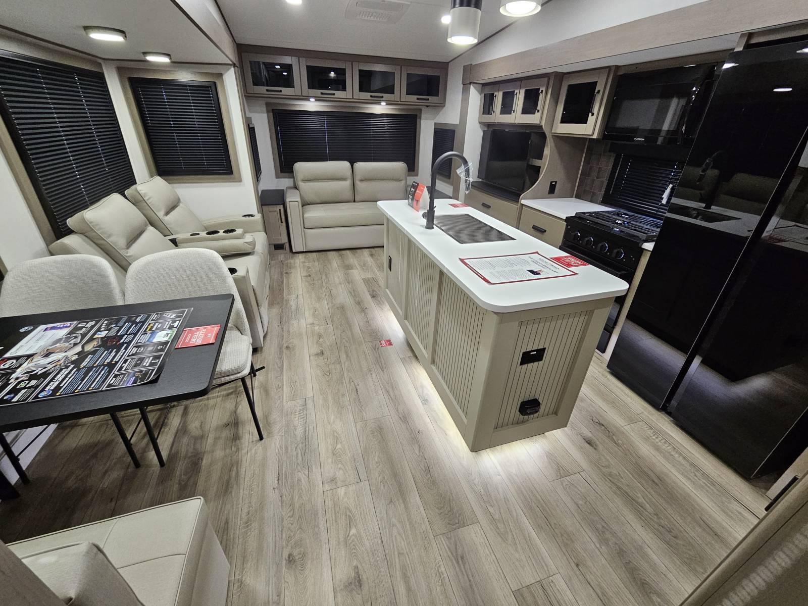 2026 Grand Design 2026 Grand Design Reflection - thumbnail 4