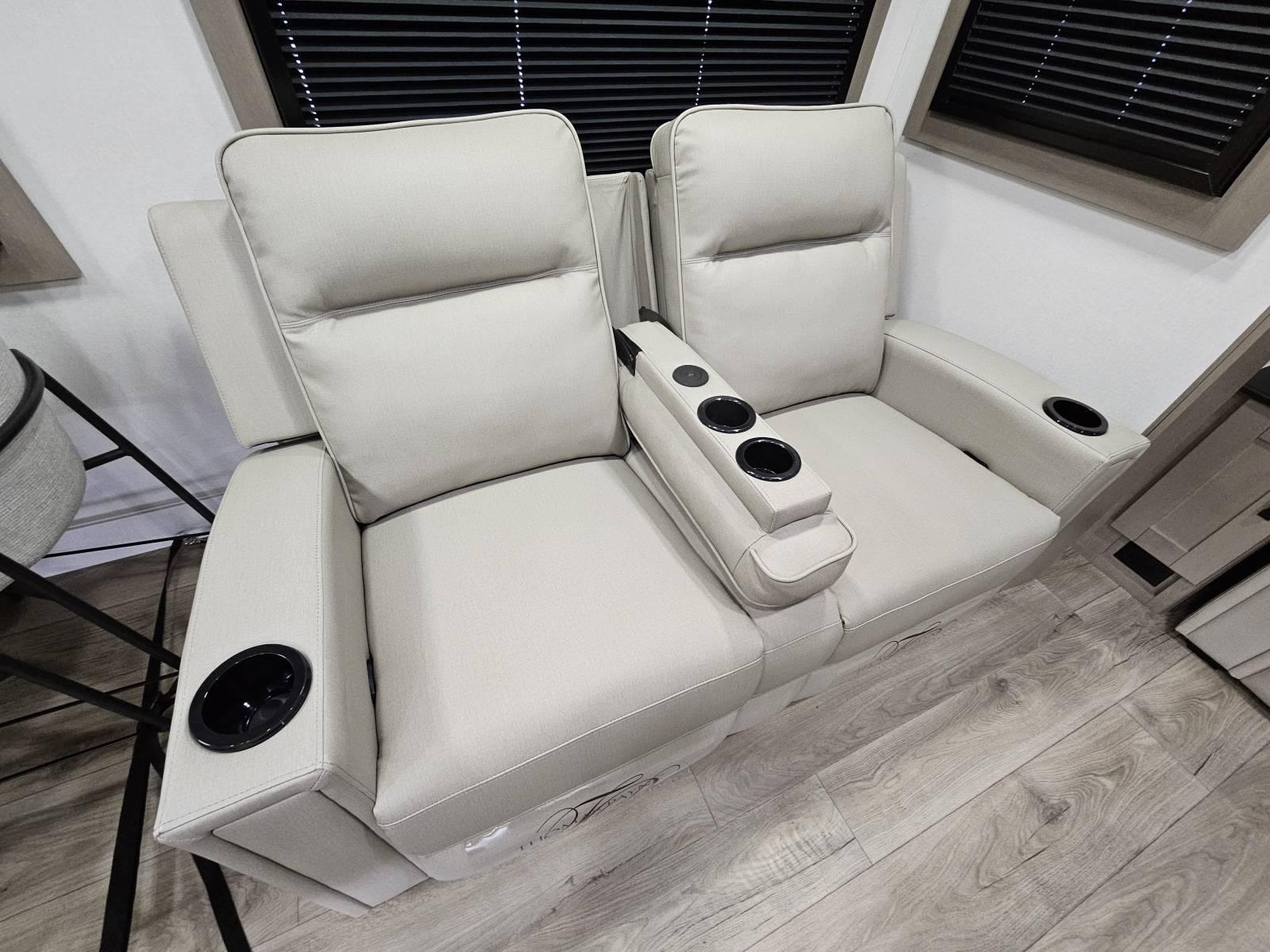 2026 Grand Design 2026 Grand Design Reflection - thumbnail 7