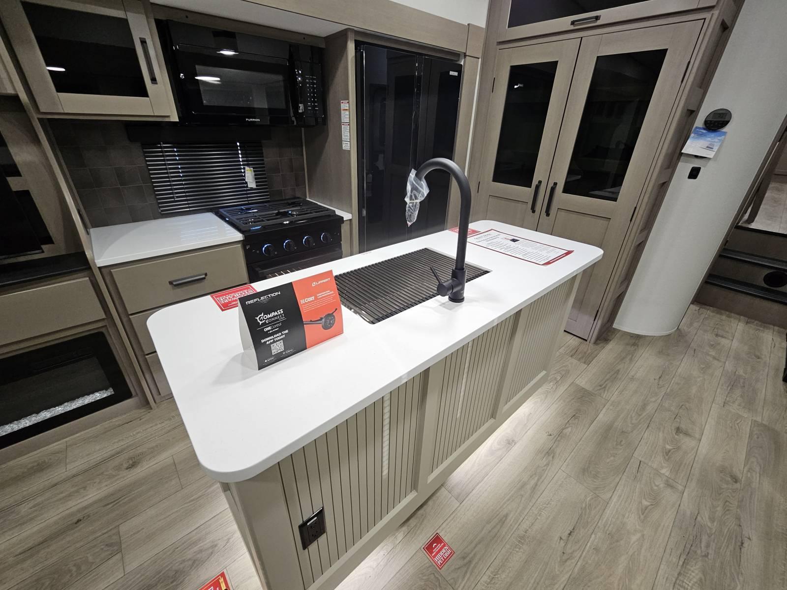 2026 Grand Design 2026 Grand Design Reflection - thumbnail 9