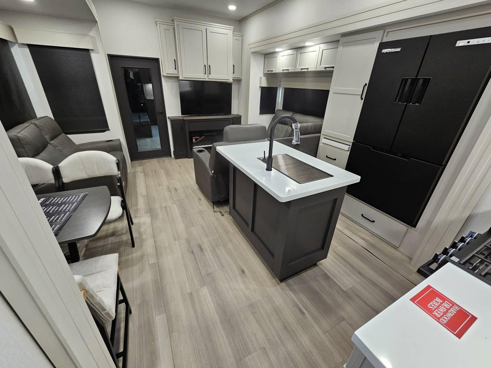 2026 Grand Design 2026 Grand Design Momentum G-Class - thumbnail 4