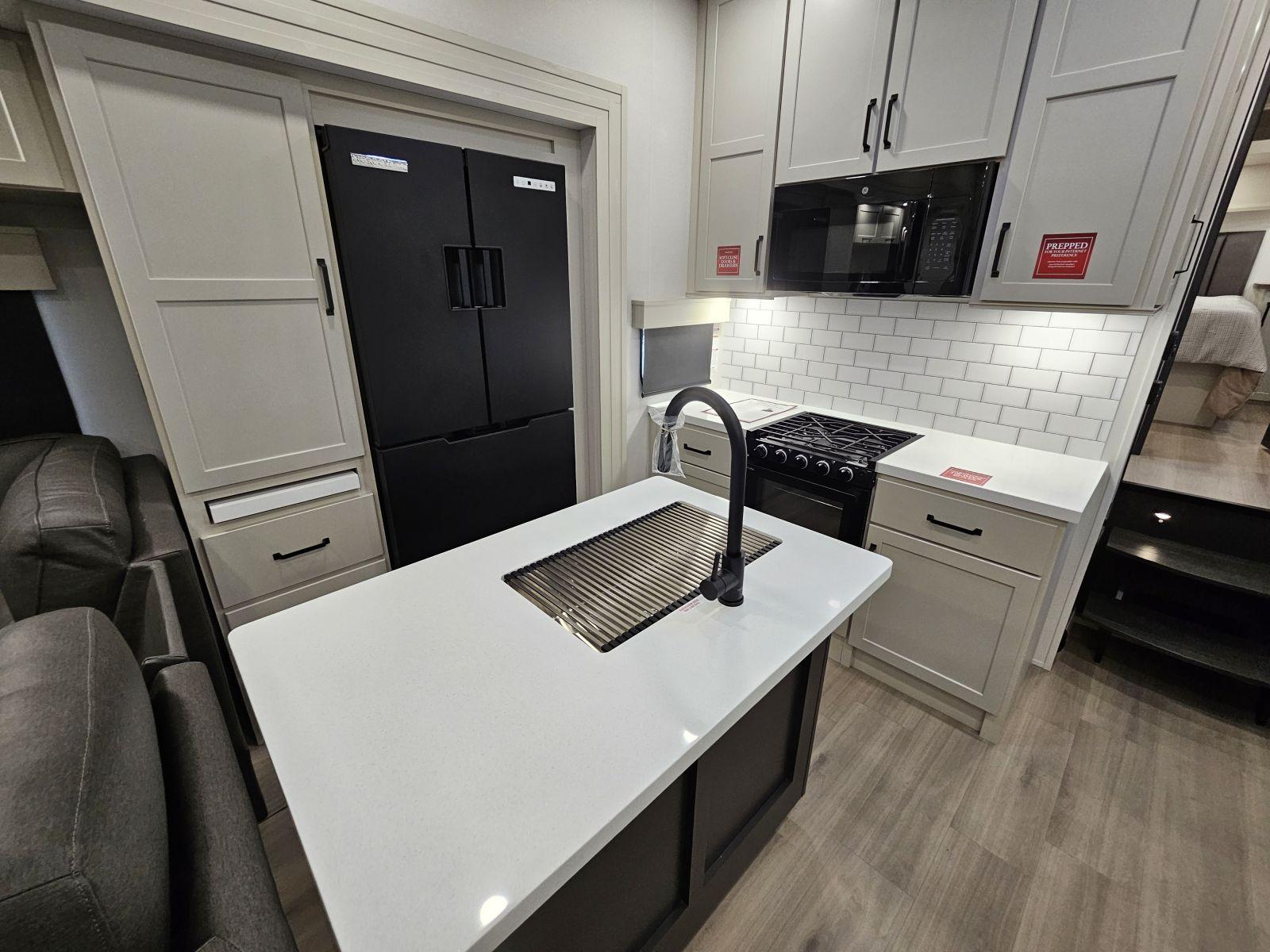 2026 Grand Design 2026 Grand Design Momentum G-Class - thumbnail 9