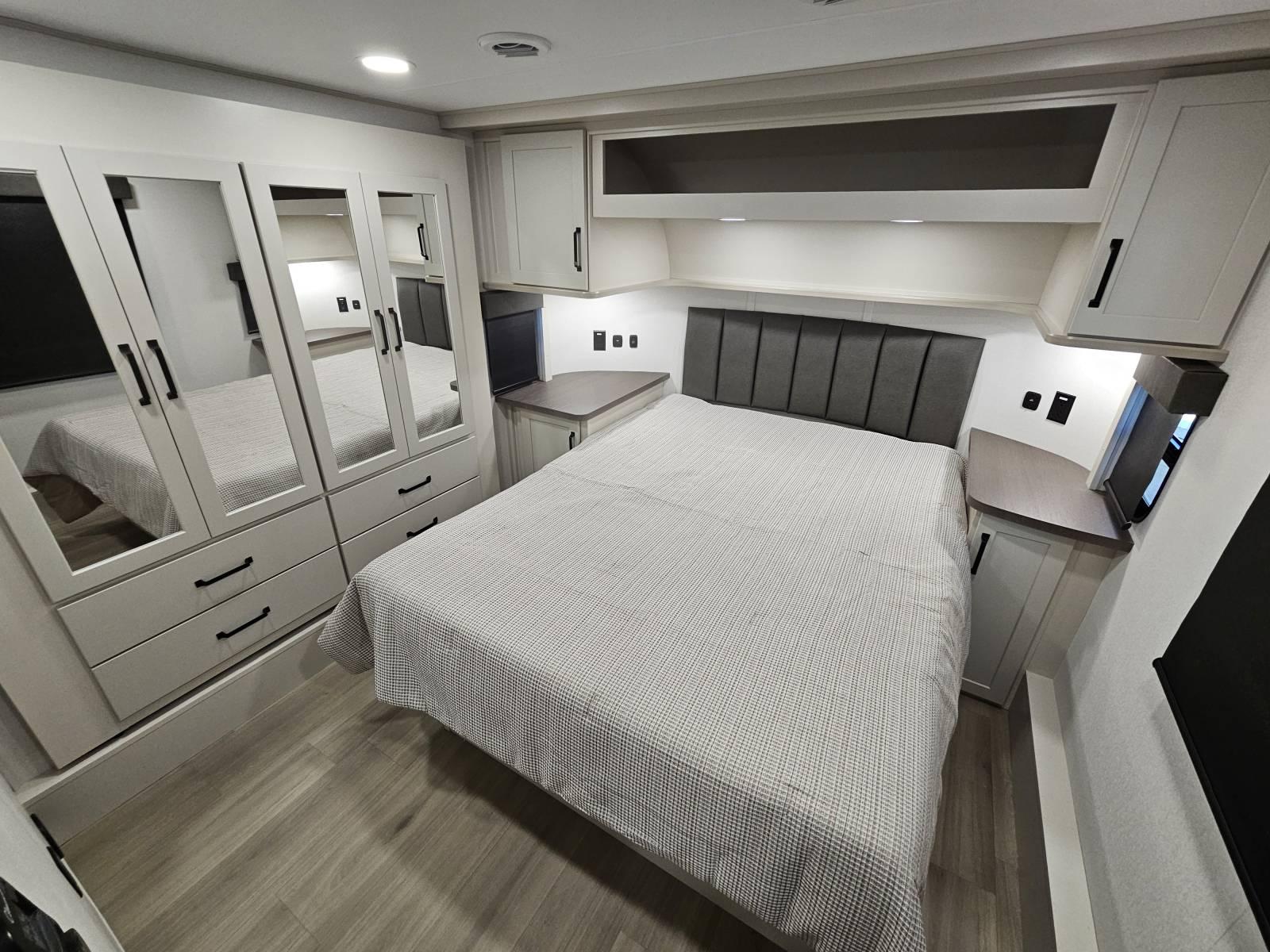 2026 Grand Design 2026 Grand Design Momentum G-Class - thumbnail 16