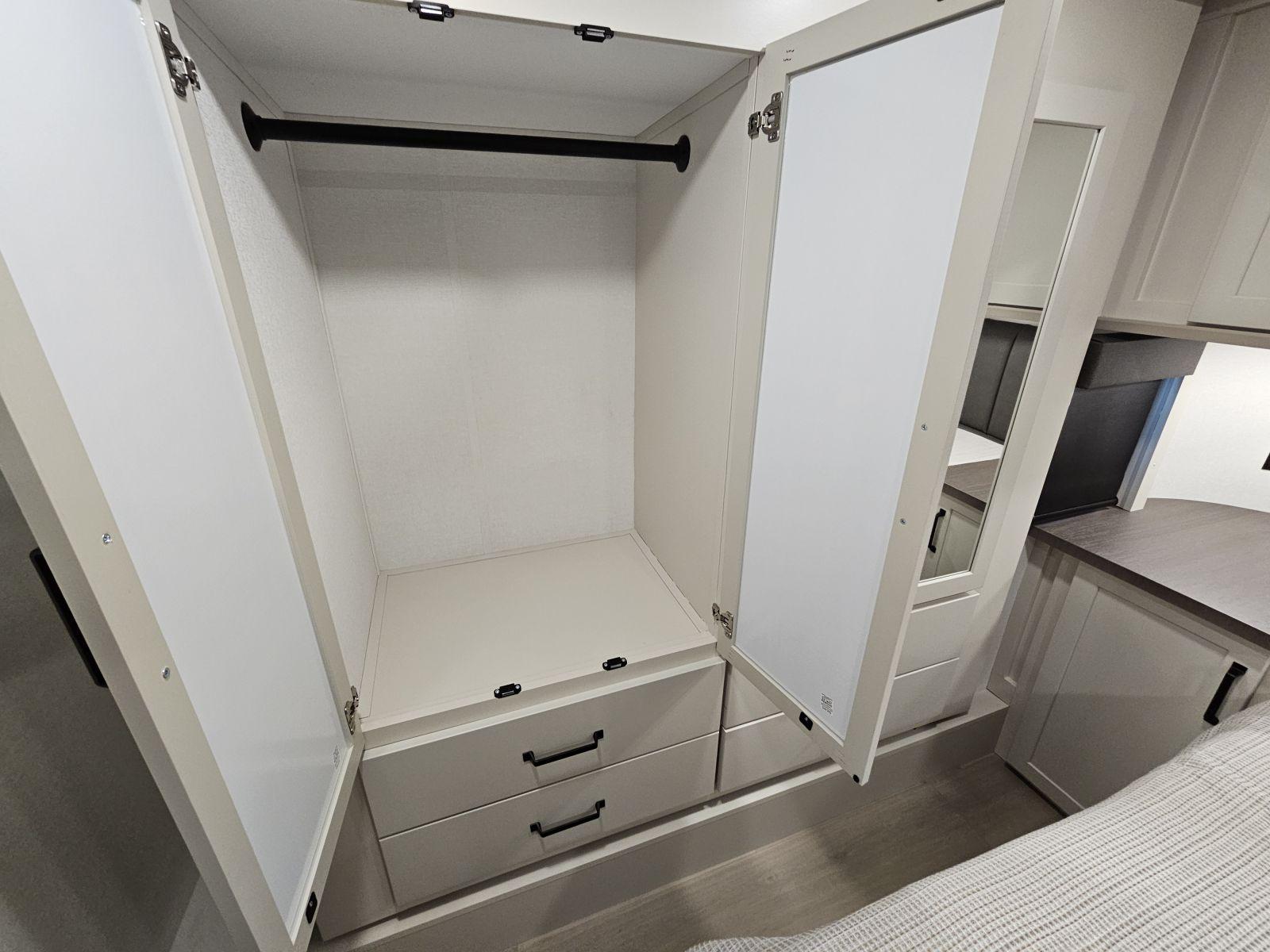 2026 Grand Design 2026 Grand Design Momentum G-Class - thumbnail 17