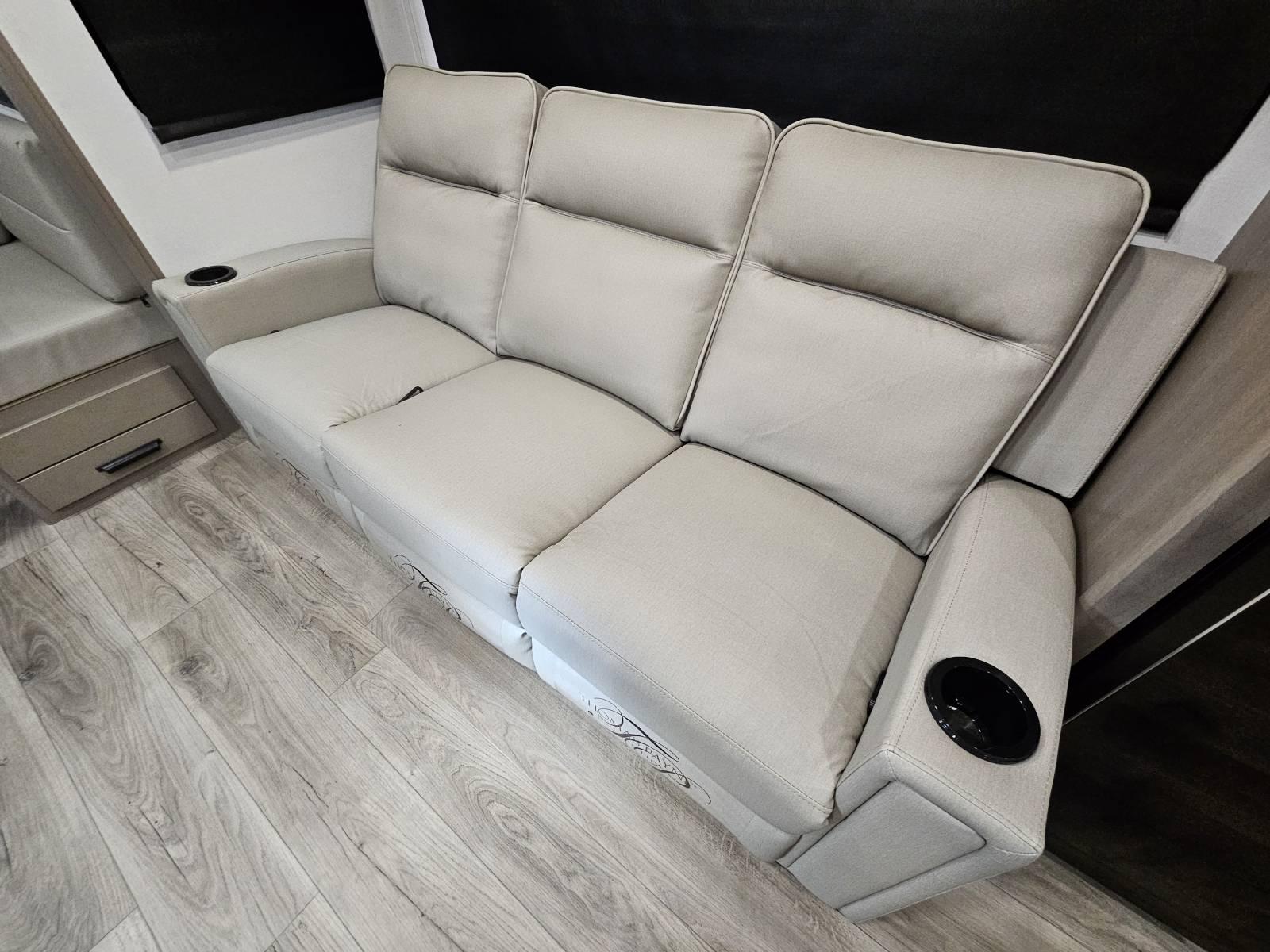 2026 Grand Design 2026 Grand Design Reflection 150 Series - thumbnail 6