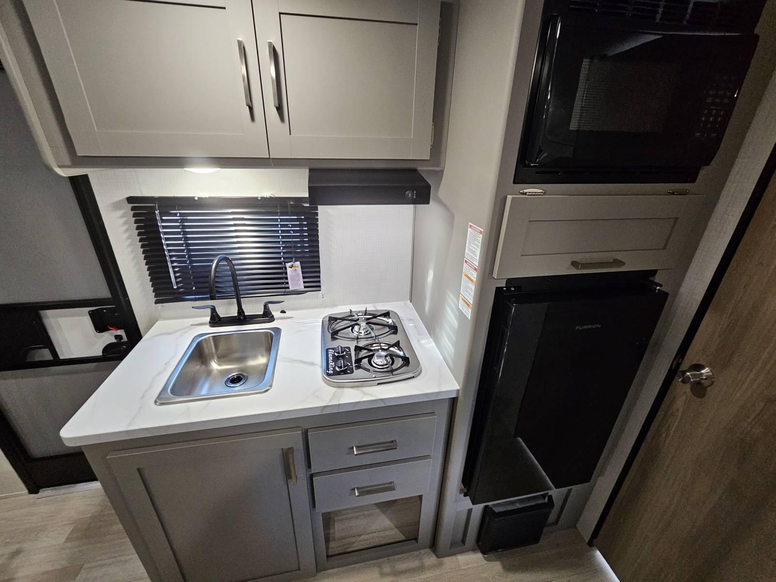 2026 Keystone 2026 Keystone Hideout - thumbnail 6