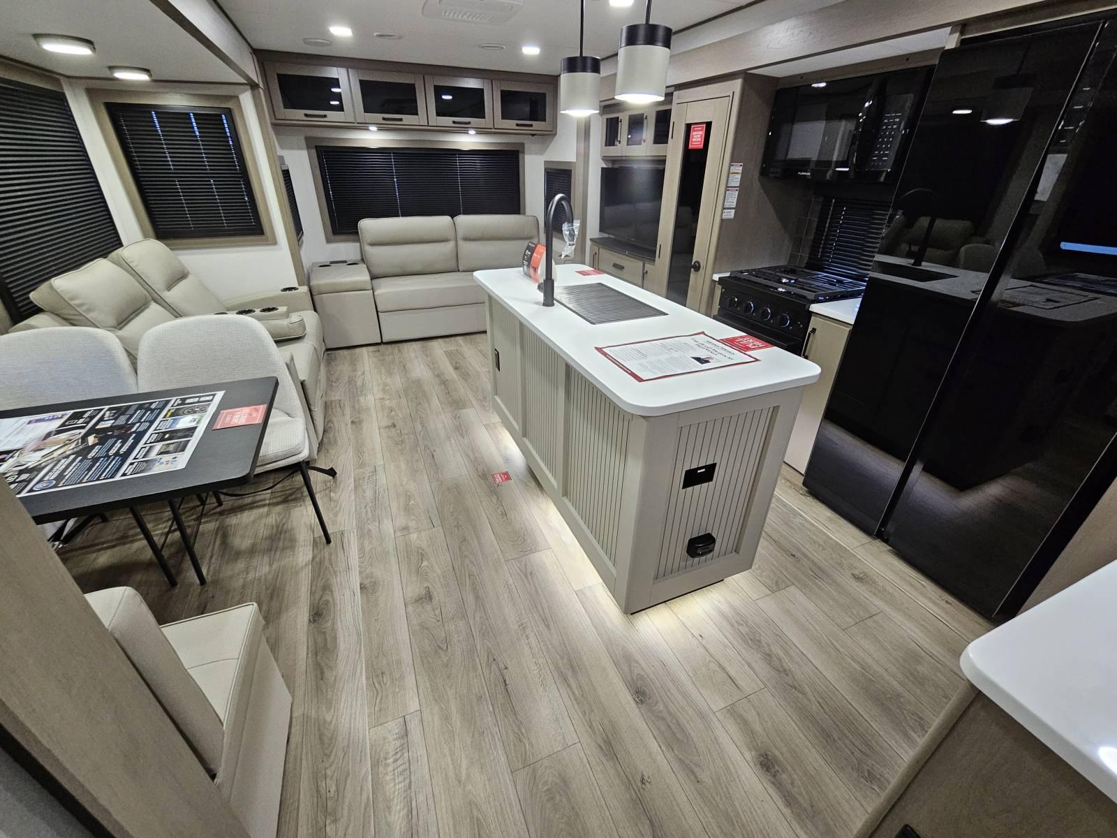 2026 Grand Design 2026 Grand Design Reflection - thumbnail 4