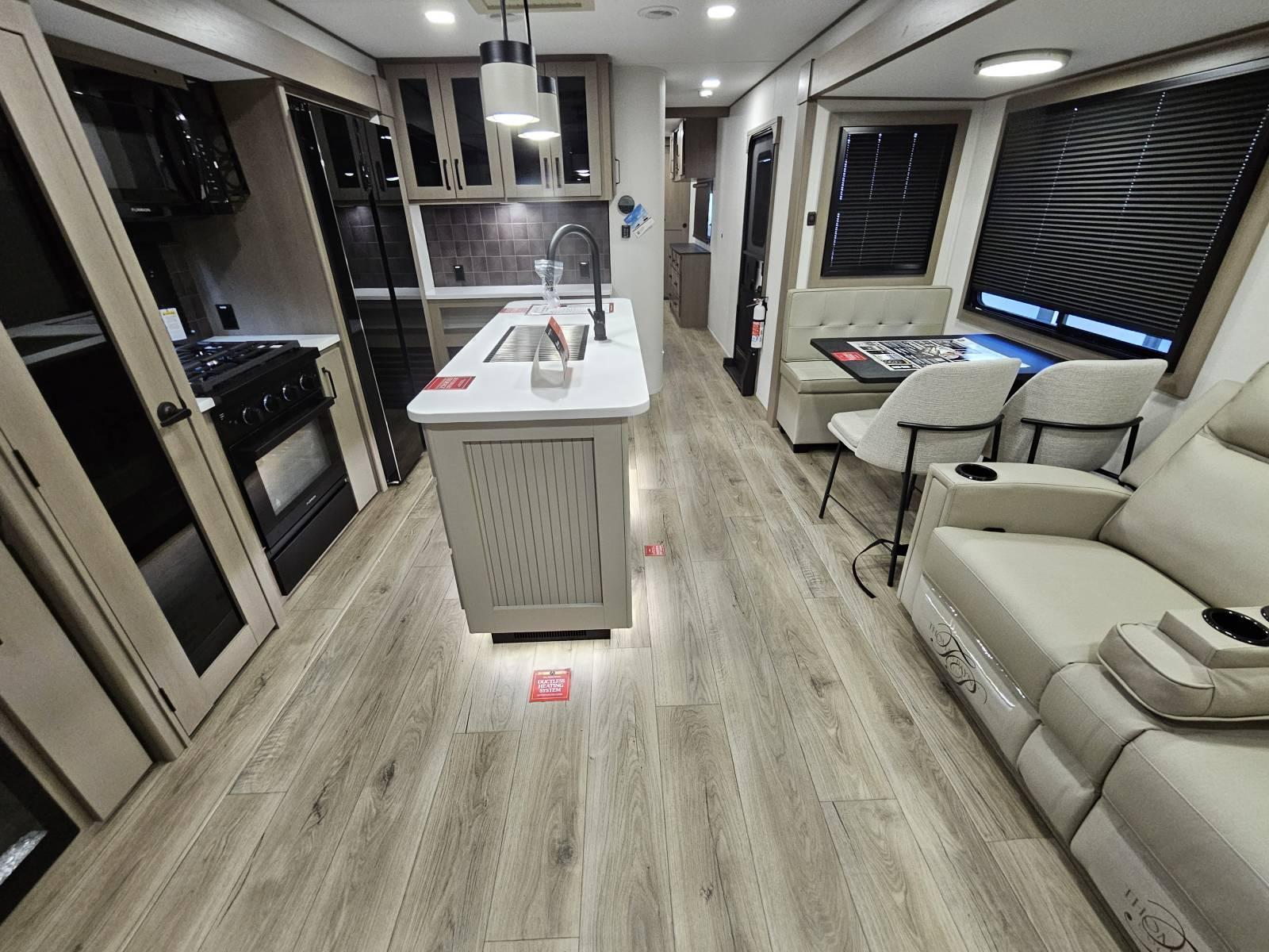 2026 Grand Design 2026 Grand Design Reflection - thumbnail 5