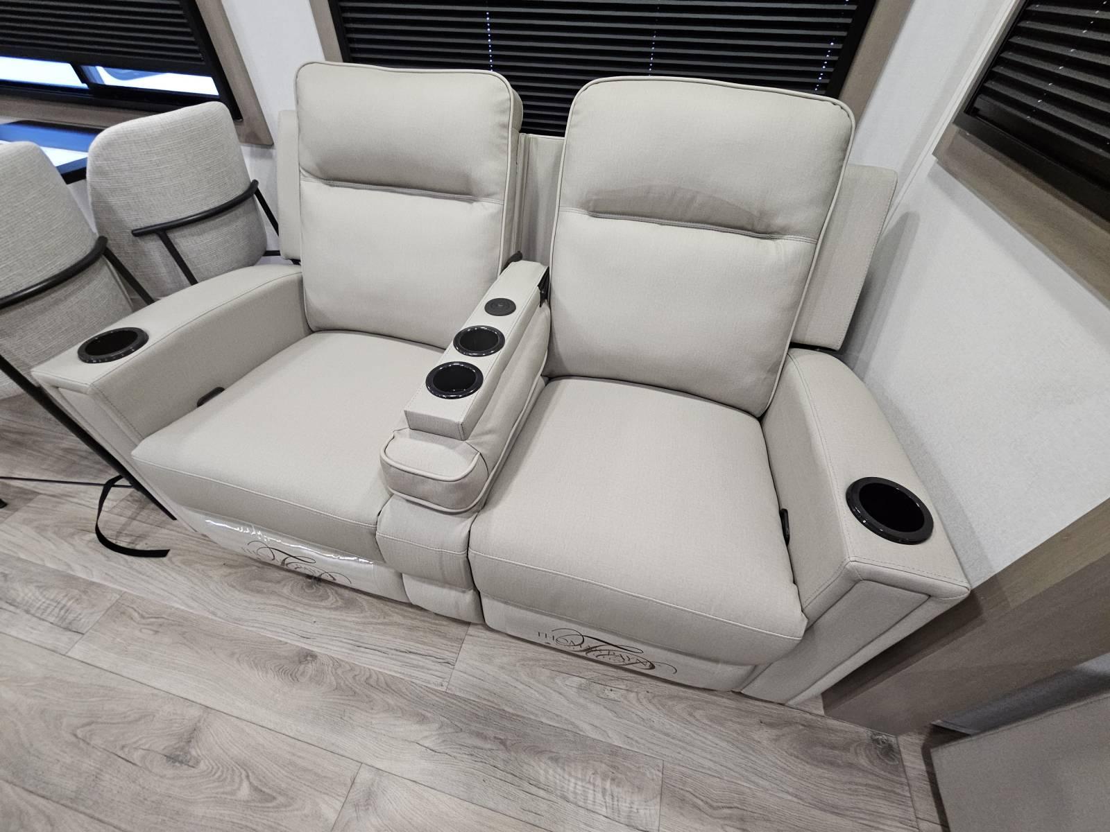 2026 Grand Design 2026 Grand Design Reflection - thumbnail 8