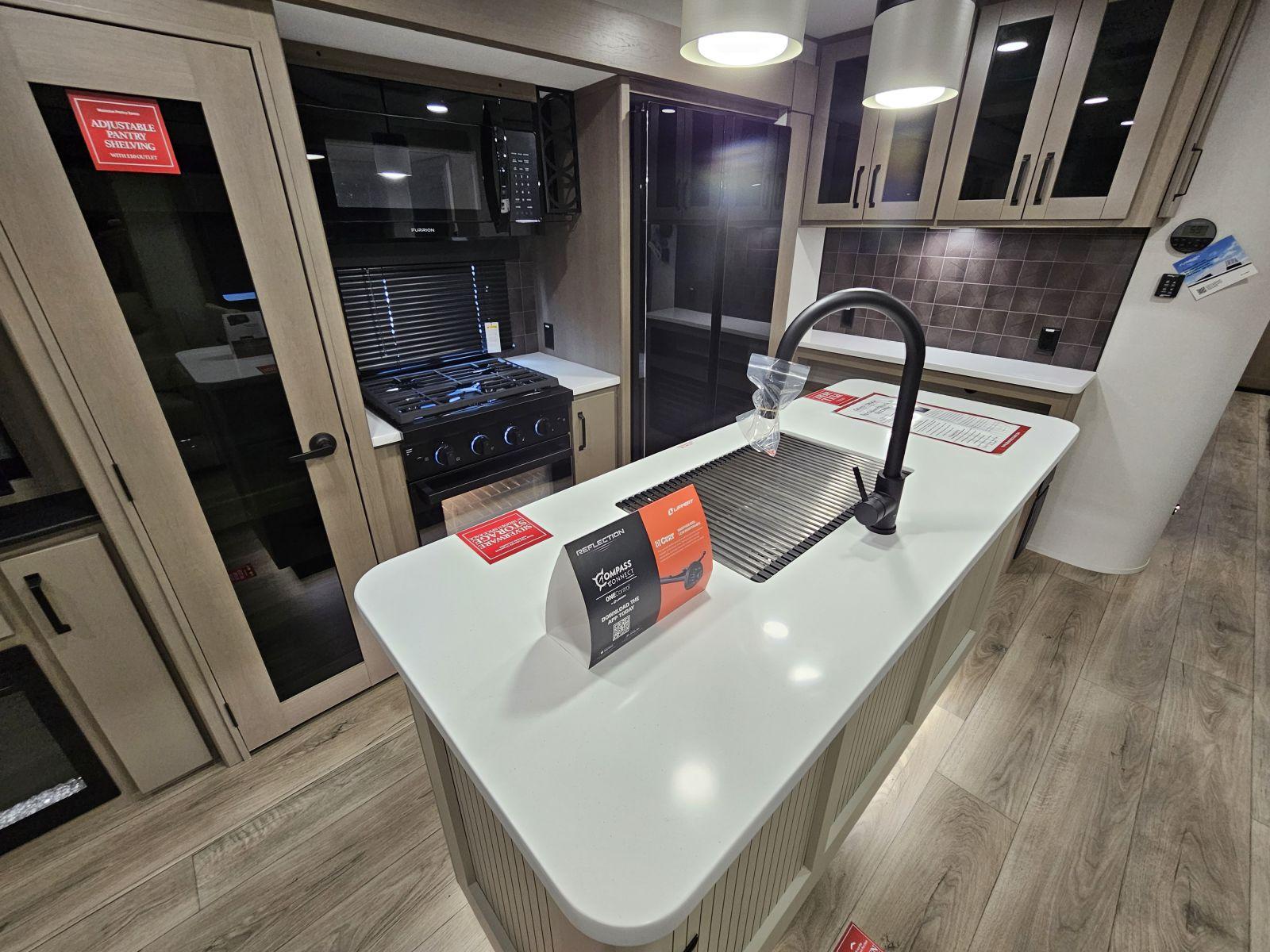 2026 Grand Design 2026 Grand Design Reflection - thumbnail 10