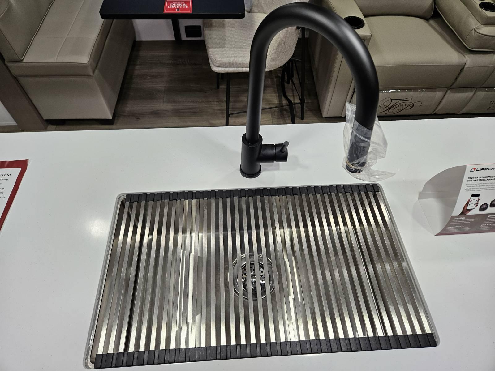 2026 Grand Design 2026 Grand Design Reflection - thumbnail 12