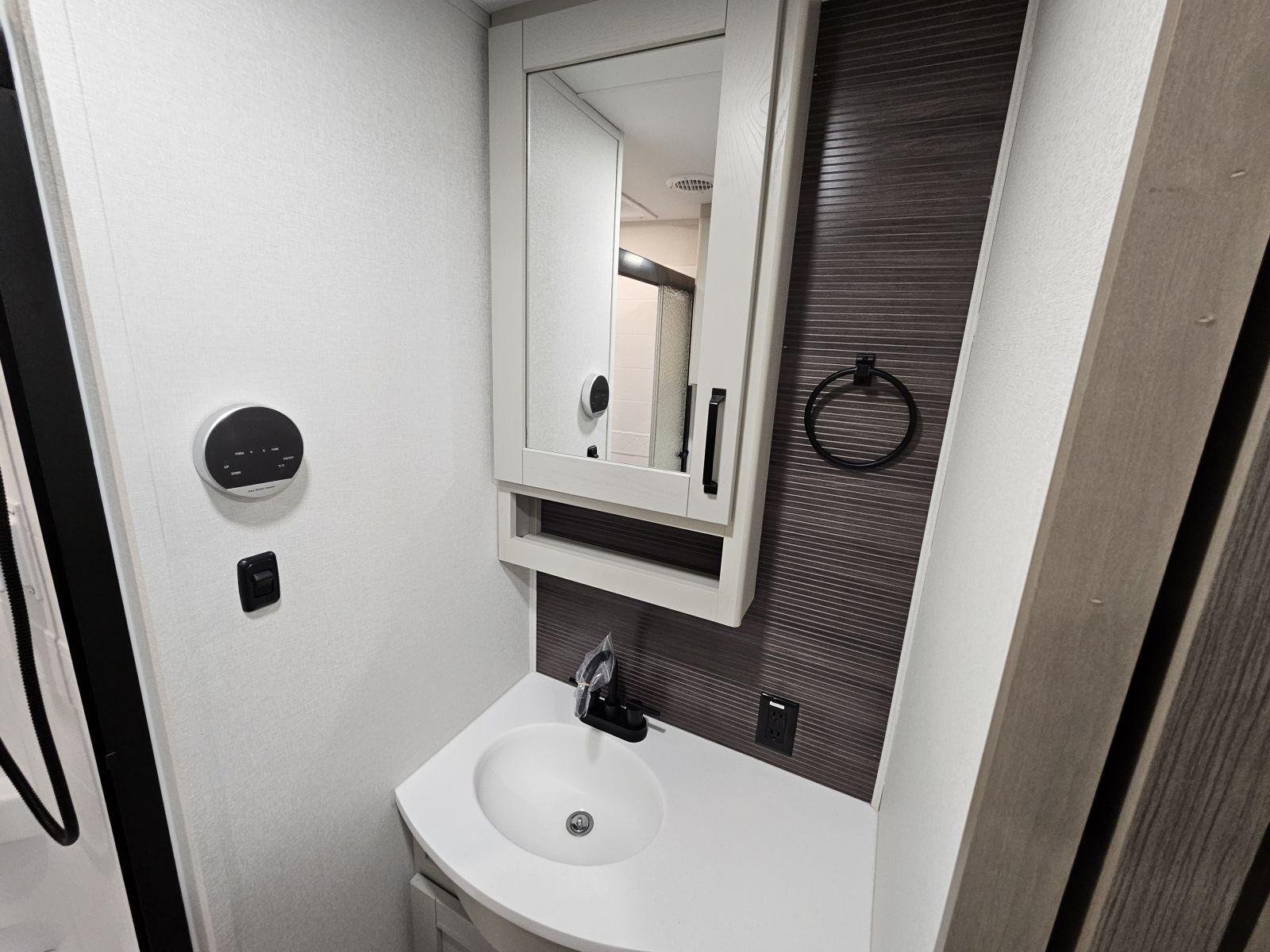 2026 Grand Design 2026 Grand Design Reflection - thumbnail 23