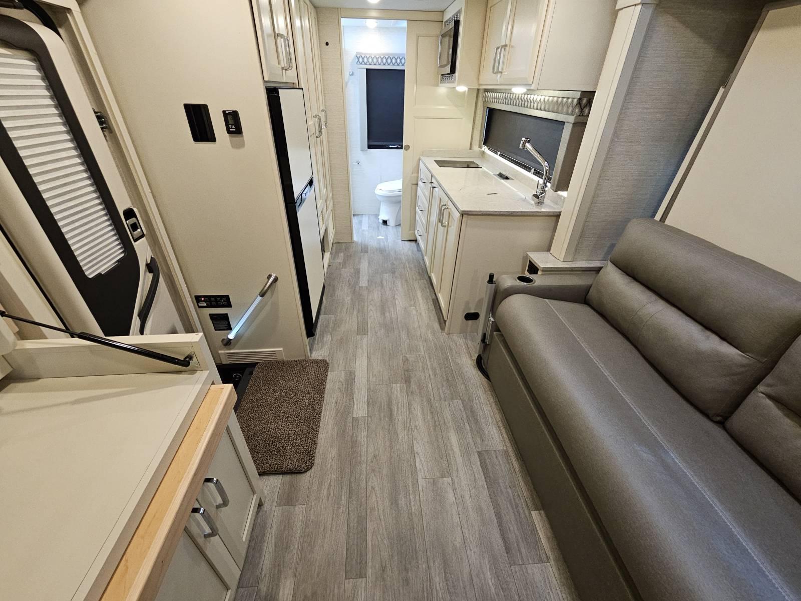 2023 Tiffin 2023 Tiffin Wayfarer - thumbnail 3