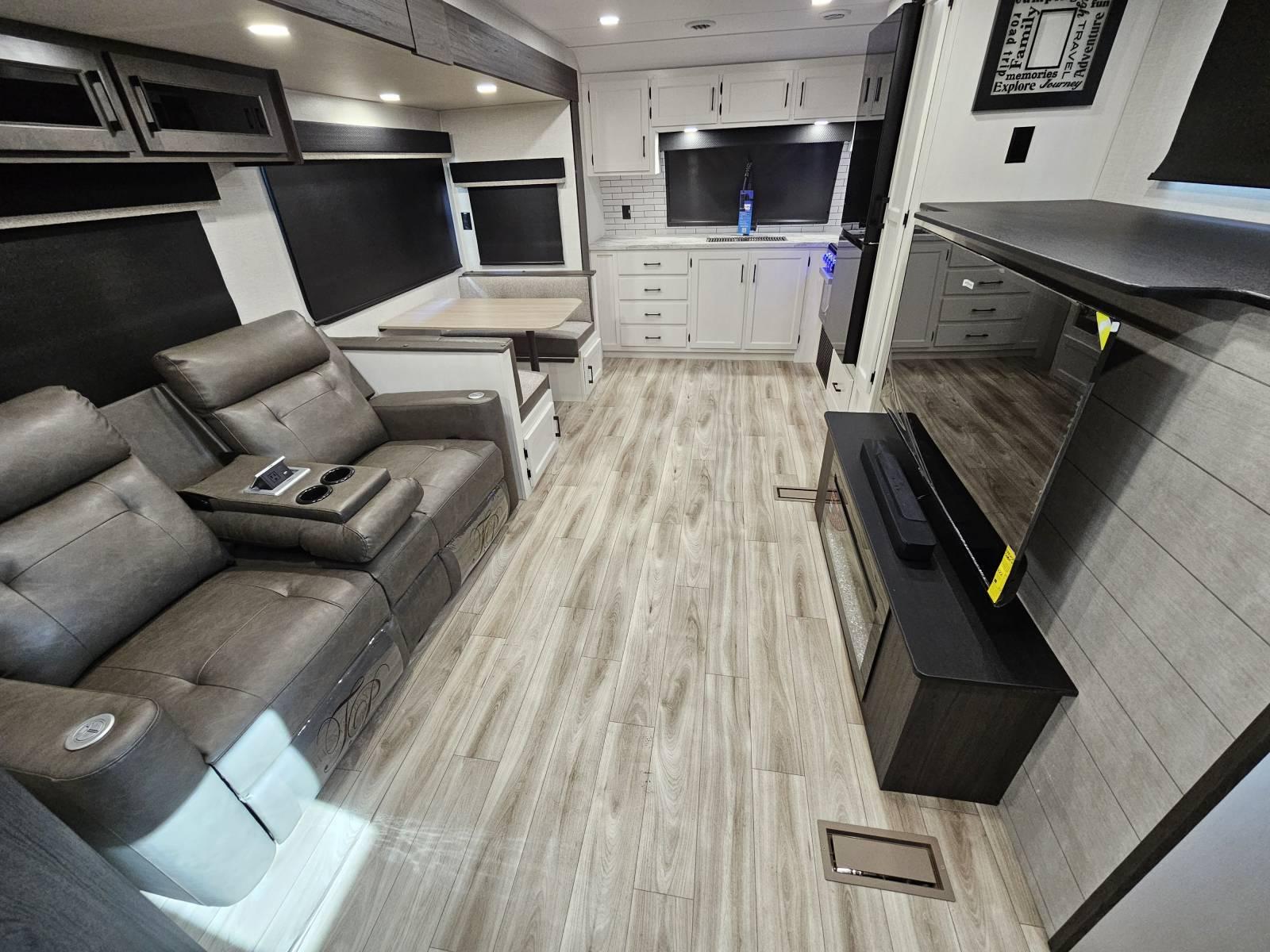 2026 Venture RV 2026 Venture RV SportTrek - thumbnail 4