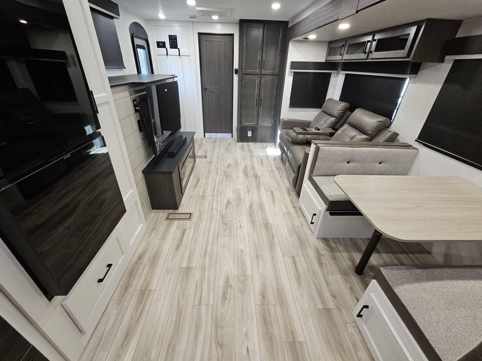 2026 Venture RV 2026 Venture RV SportTrek - thumbnail 5